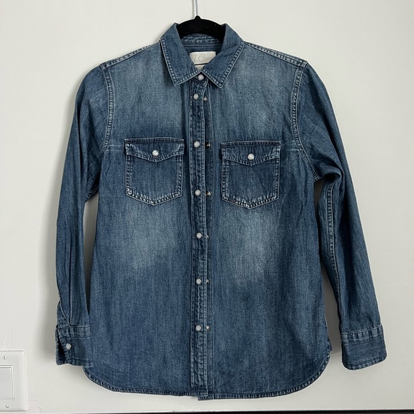 J Crew petite slim fit chambray shirt. Size Petite 4. - Picture 5 of 5